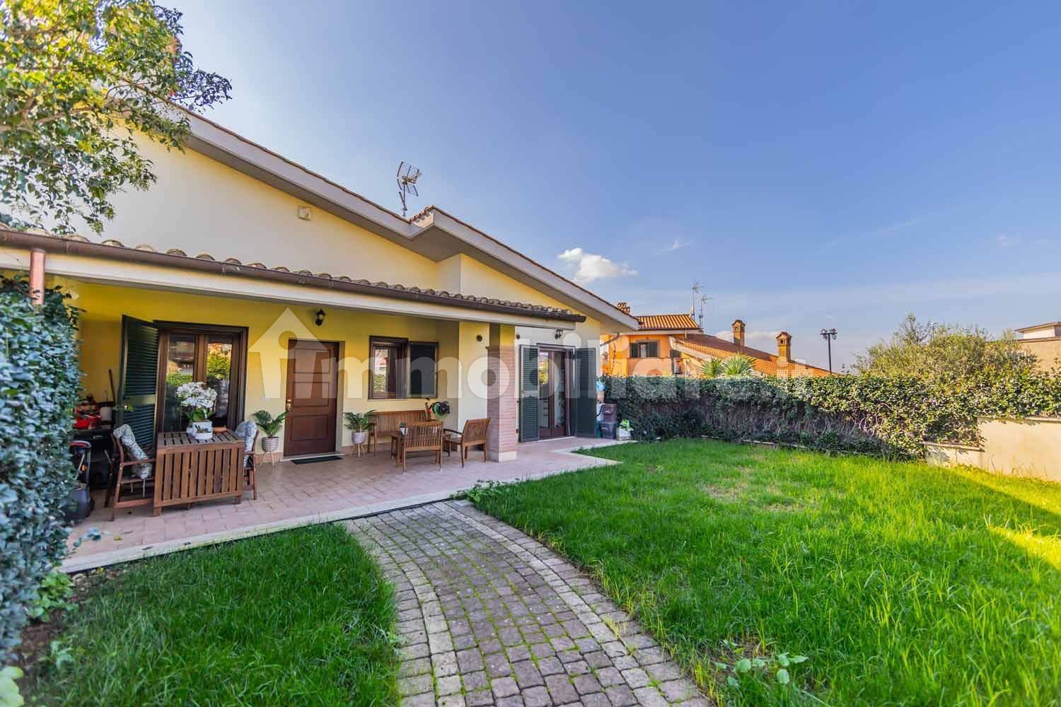 3 bedrooms Villa in Ariccia, Italy No. 352304