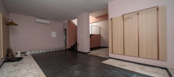 126m² Shop in Lisbon, Portugal No. 8454 6