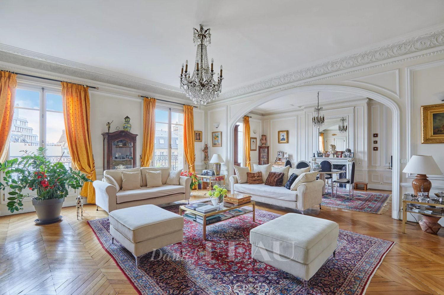 4 bedrooms Apartment in Paris, France No. 162872