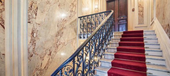 4 bedrooms Apartment in Paris, France No. 162872 4