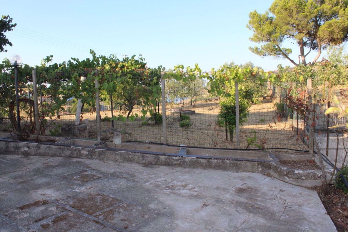 Вилла с 3 спальнями в Бельмонте Медзаньо, Италия № 103600