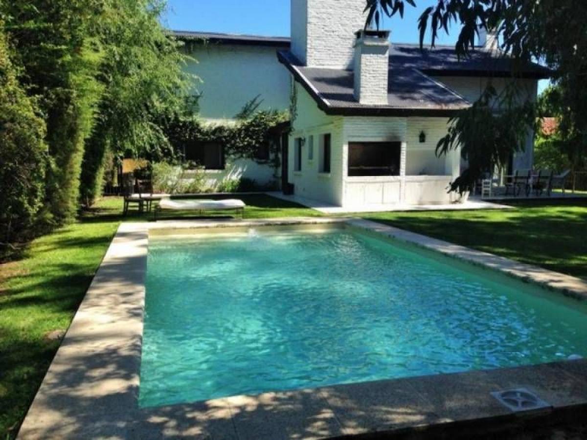 Casa de 4 dormitorios en Pilar, Argentina No. 52329