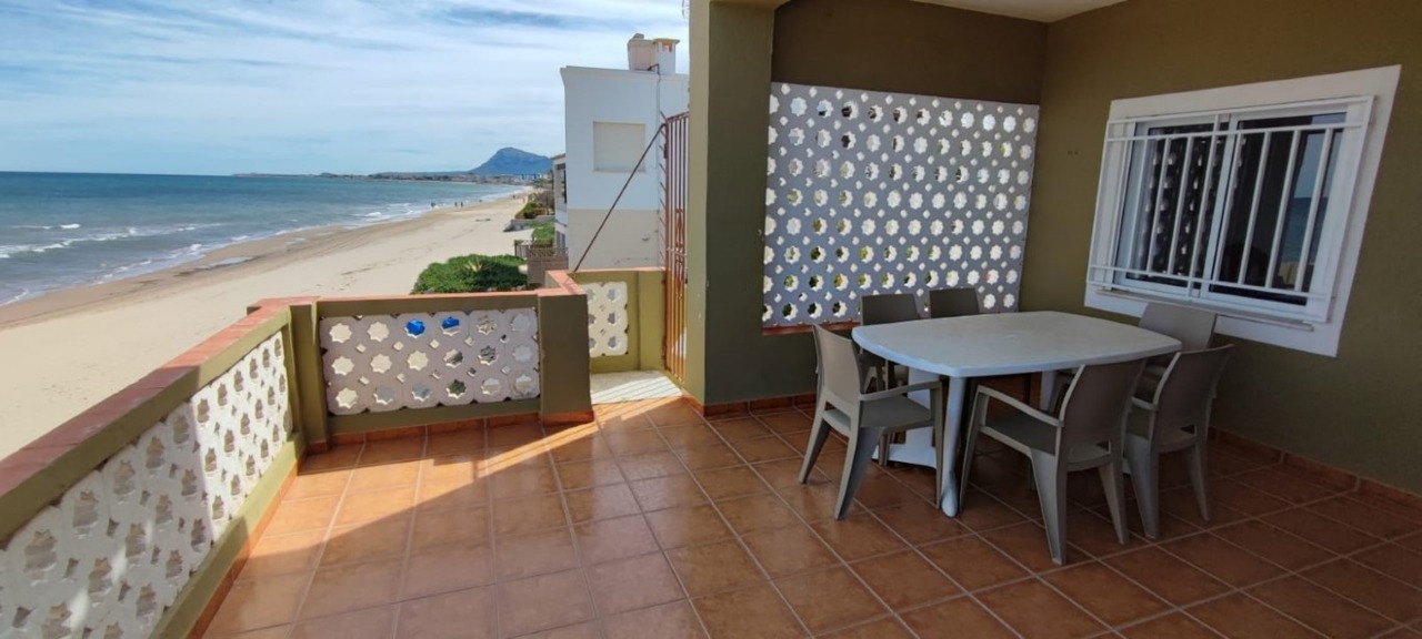 Apartamento de 4 dormitorios en Dénia, Spain No. 9685