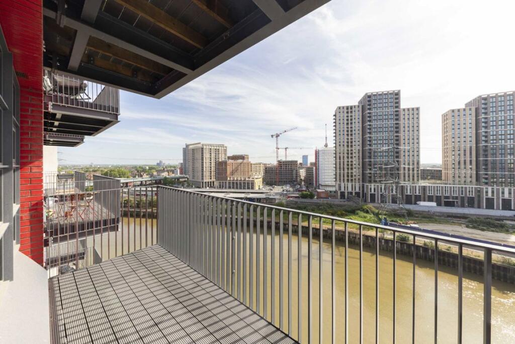 Studio in Canary Wharf, United Kingdom No. 5651