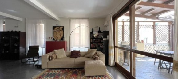 Дом с 6 комнатами в Сассари, Италия № 158857 9