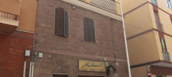 Дом с 6 комнатами в Сассари, Италия № 158857 31