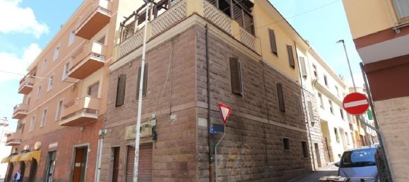 Дом с 6 комнатами в Сассари, Италия № 158857 30