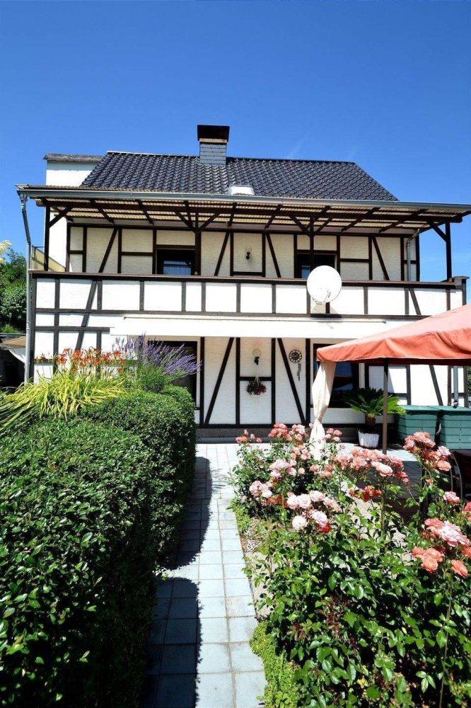 Adosado de 8 habitaciónes en Trier-Saarburg, Germany No. 253530