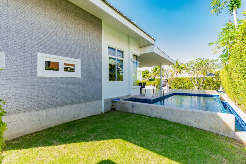 Villa de 3 dormitorios en Hua Hin, Thailand No. 25412