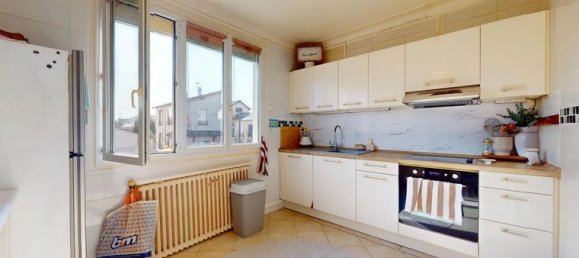 4 Schlafzimmer Haus in Clichy-sous-Bois, France, Nr. 354759 3