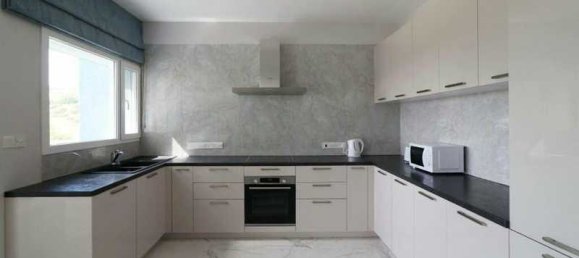 4 bedrooms Apartment in Pyrgos, Cyprus No. 20814 4