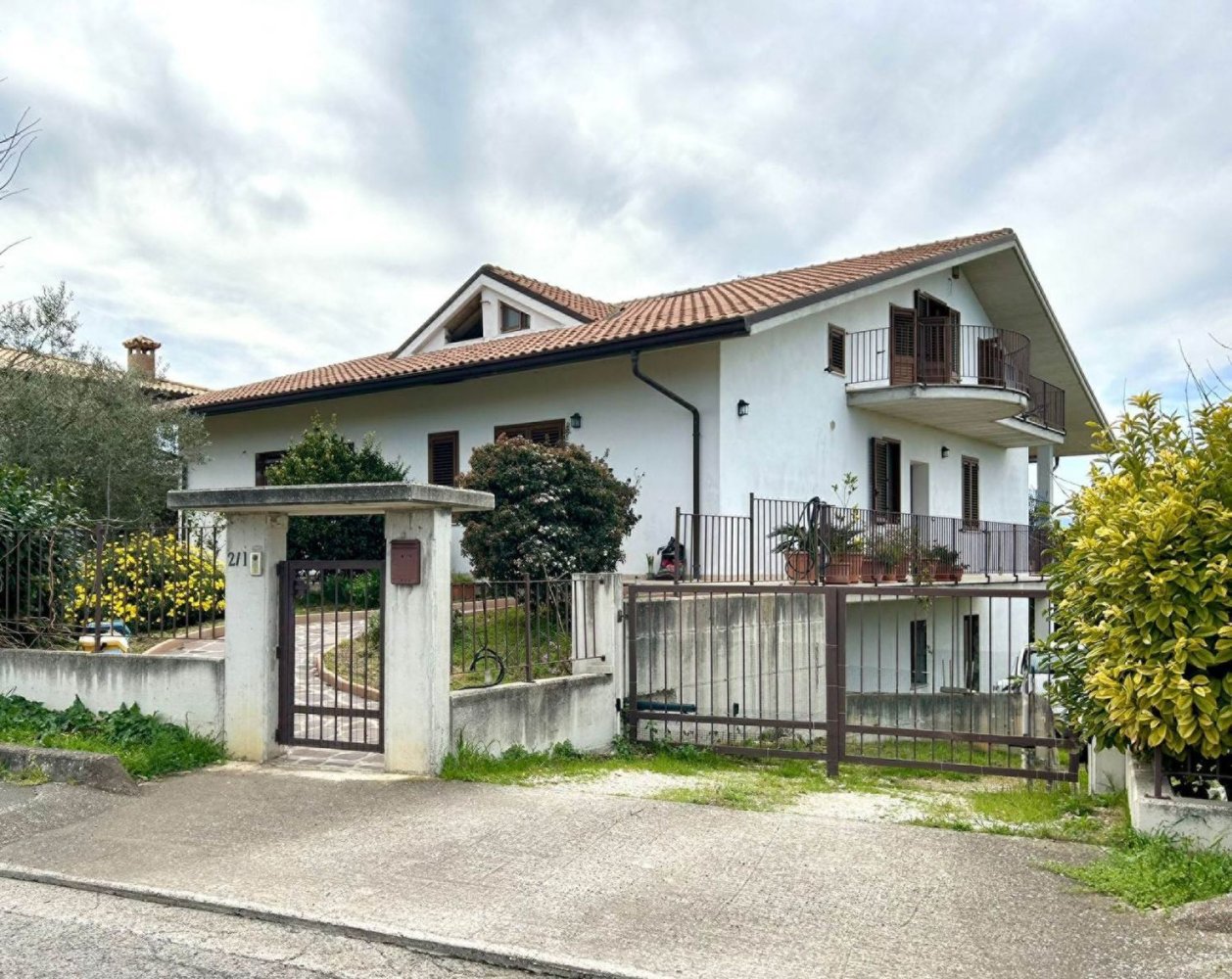 6 rooms House in Treglio, Italy No. 67605