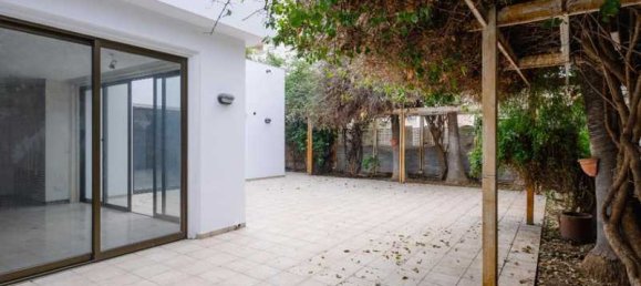 6 bedrooms House in Strovolos, Cyprus No. 10791 10