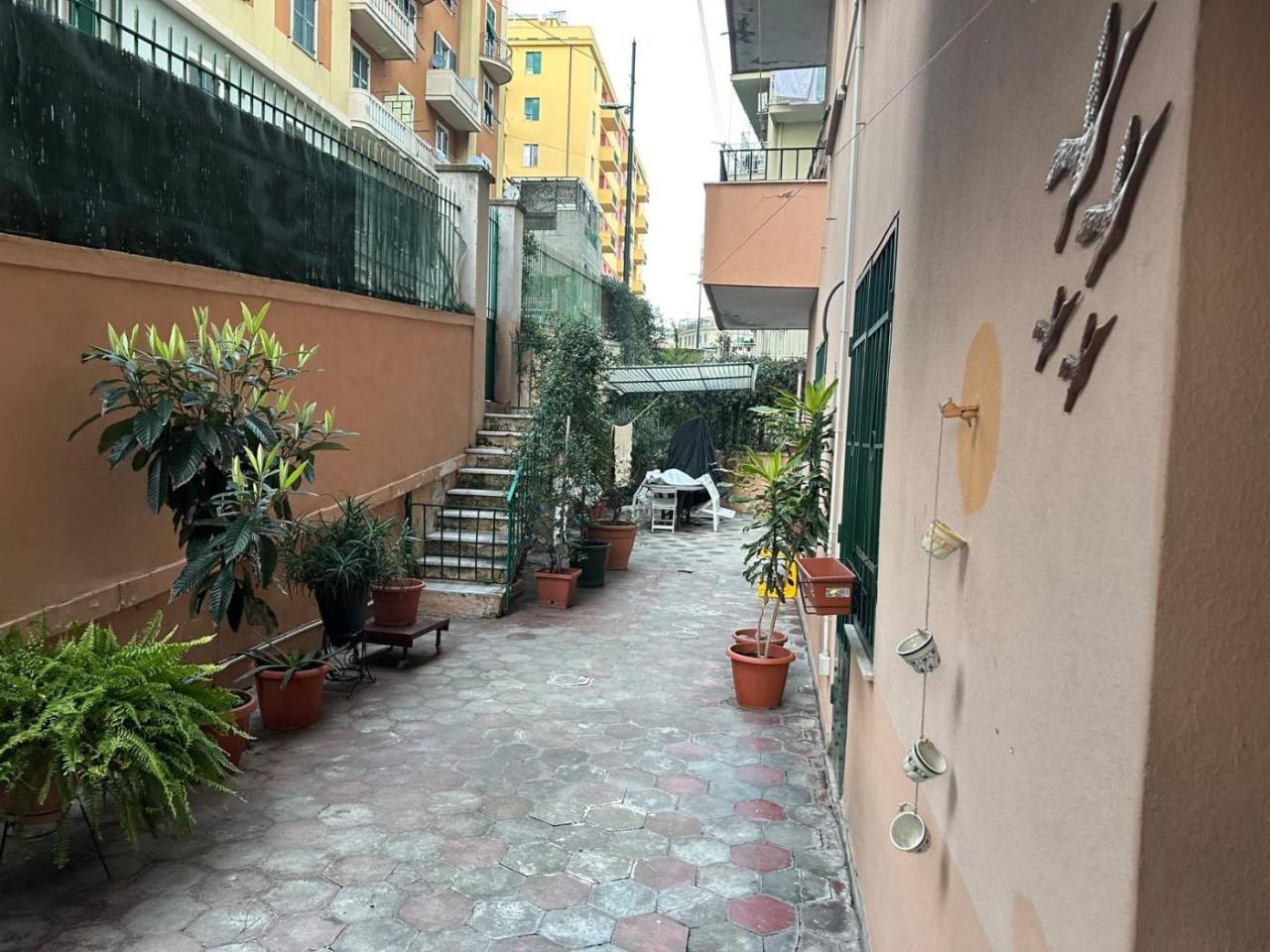 Квартира с 6 комнатами в Генуя, Италия № 32565