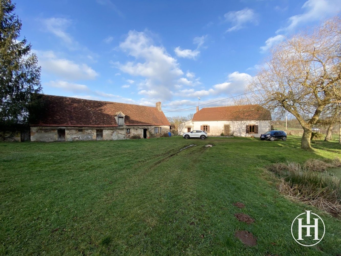 Casa de 3 dormitorios en Cerilly, France No. 259566