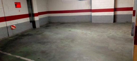  Garage in Zaragoza, Spain No. 183048 2