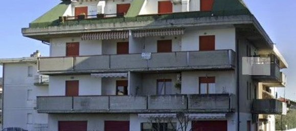 5 rooms Apartment in Martinsicuro, Italy No. 34998 18