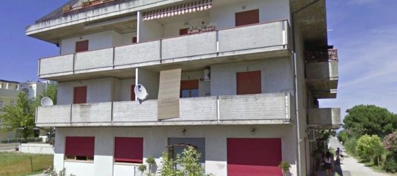 5 rooms Apartment in Martinsicuro, Italy No. 34998 2