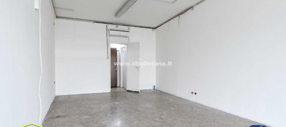 2-salle Propriété commerciale à Cavernago, Italy No. 82027 3