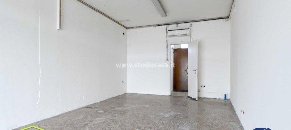 2-salle Propriété commerciale à Cavernago, Italy No. 82027 4