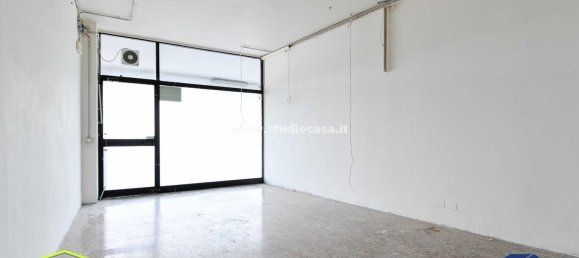 2-salle Propriété commerciale à Cavernago, Italy No. 82027 7