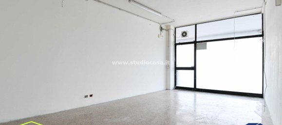 2-salle Propriété commerciale à Cavernago, Italy No. 82027 6