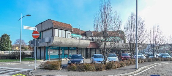 2-salle Propriété commerciale à Cavernago, Italy No. 82027 2