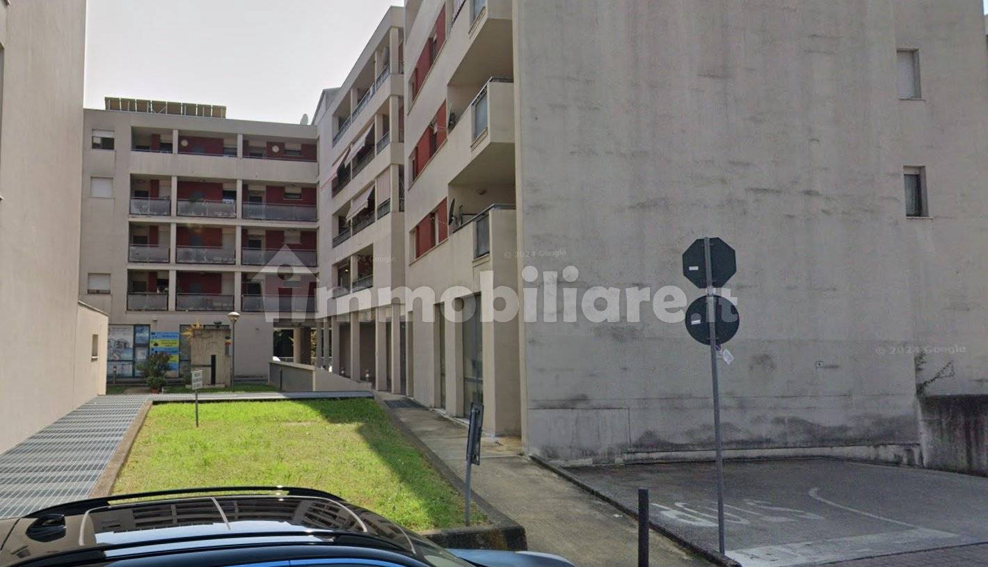 5 rooms Commercial property in Brescia, Italy No. 311146