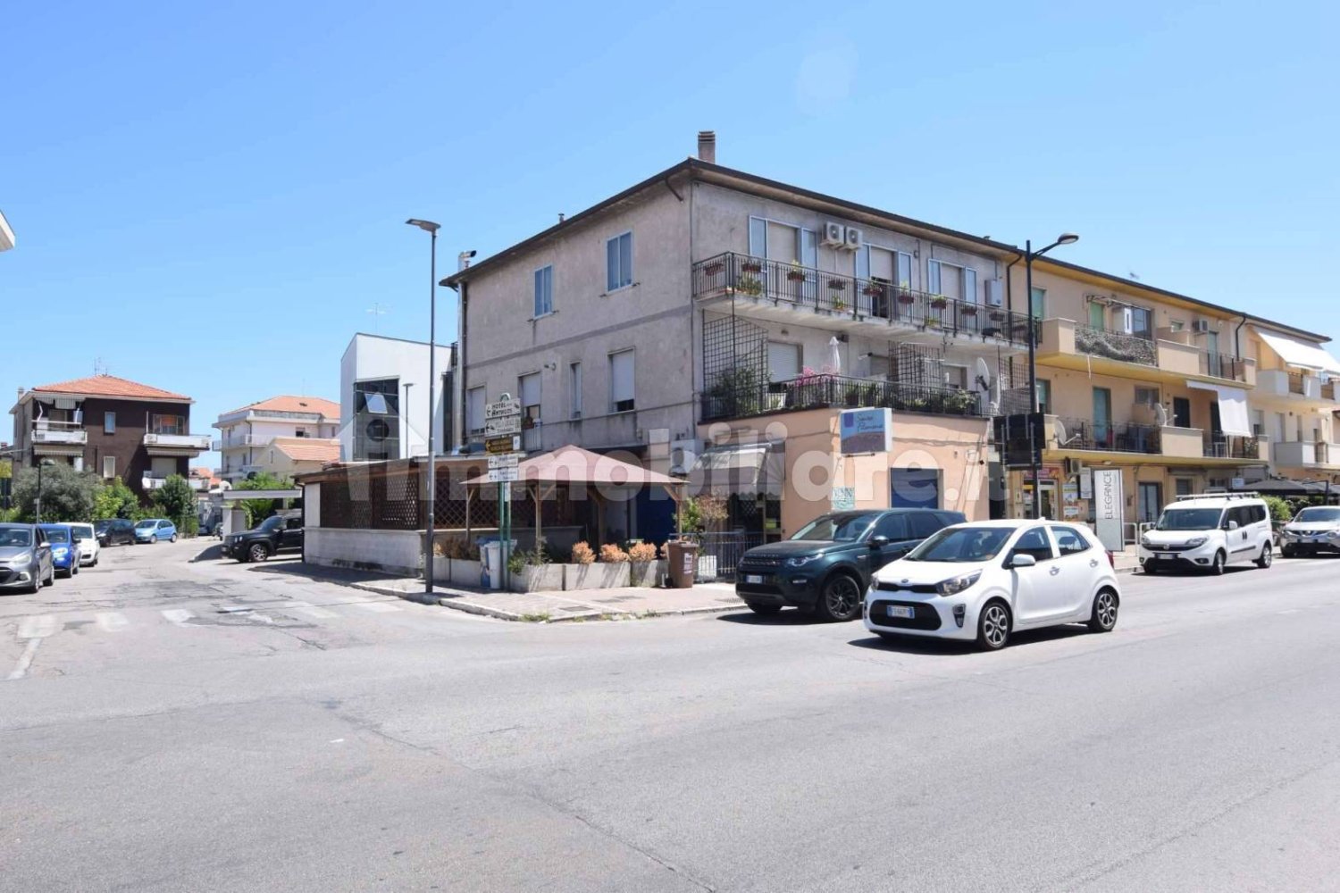 4 rooms Commercial property in Pescara, Italy No. 310189