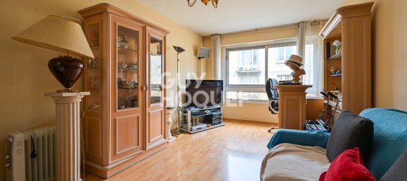 1 bedroom Apartment in Paris, France No. 348442 2