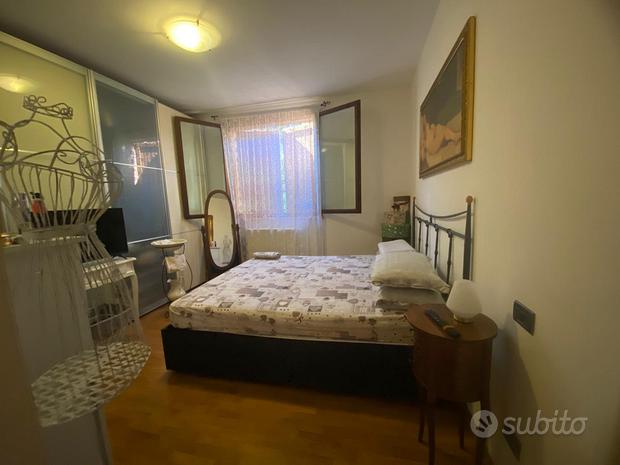 Apartamento de 2 divisões em Reggio Emilia, Italy N.º 303377