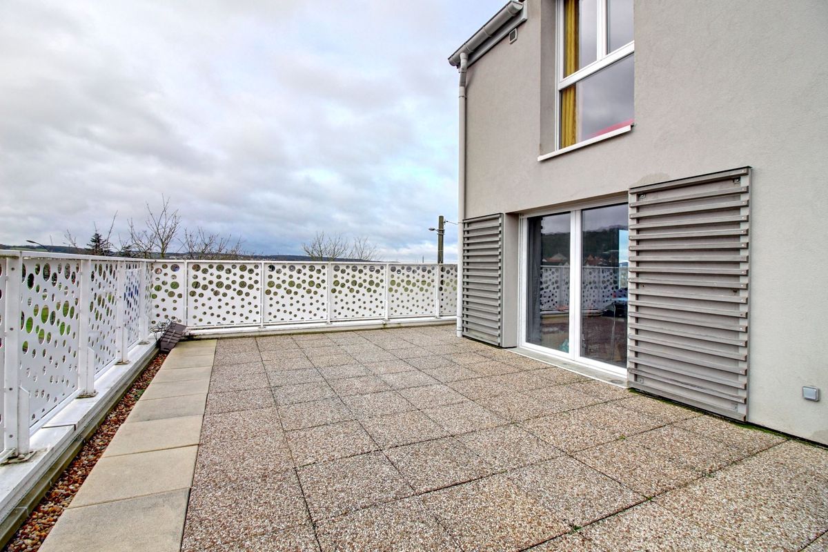 3 bedrooms Duplex in Aubergenville, France No. 164113