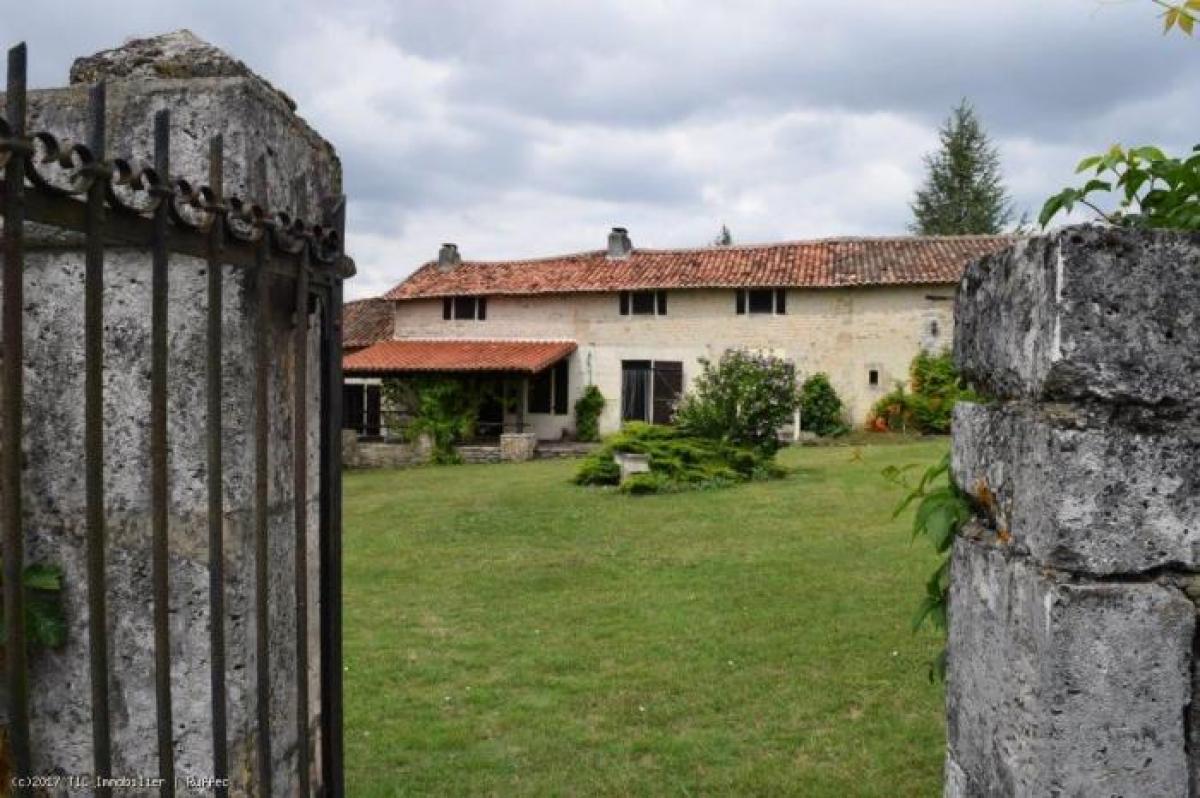 7 bedrooms House in Villefagnan, France No. 22077