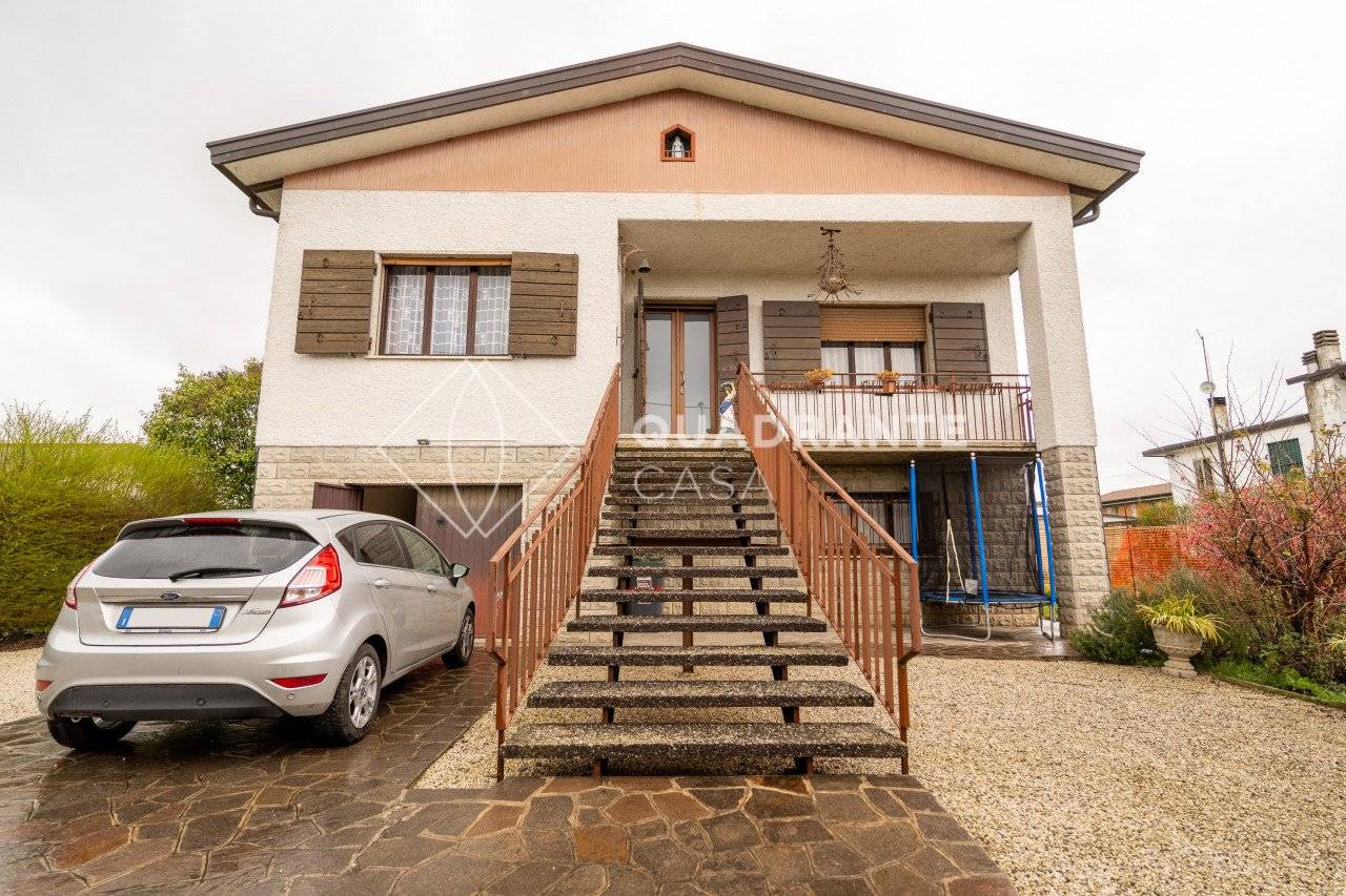 2 bedrooms House in Abano Terme, Italy No. 61621