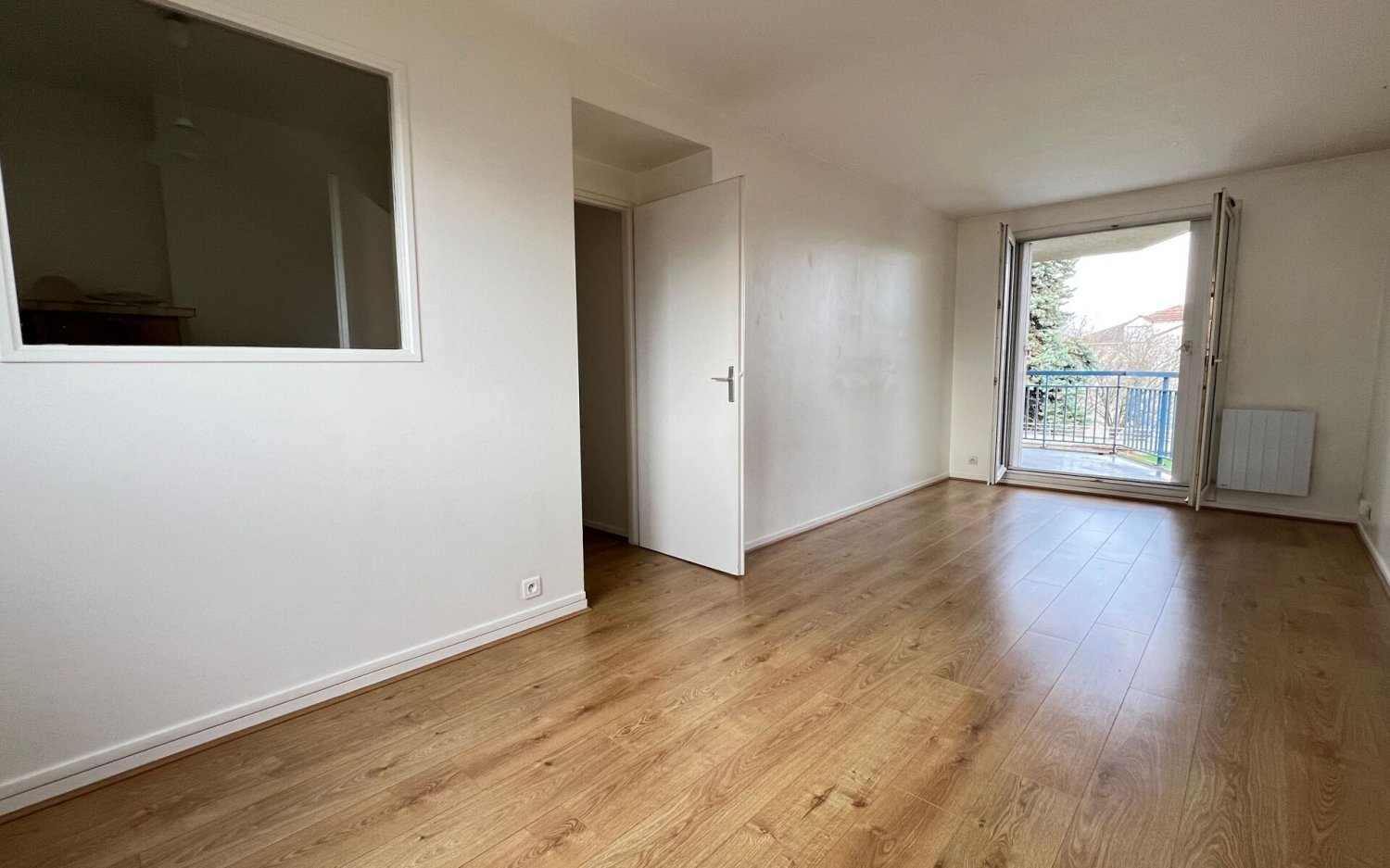 Studio in Le Perreux-sur-Marne, France No. 135446