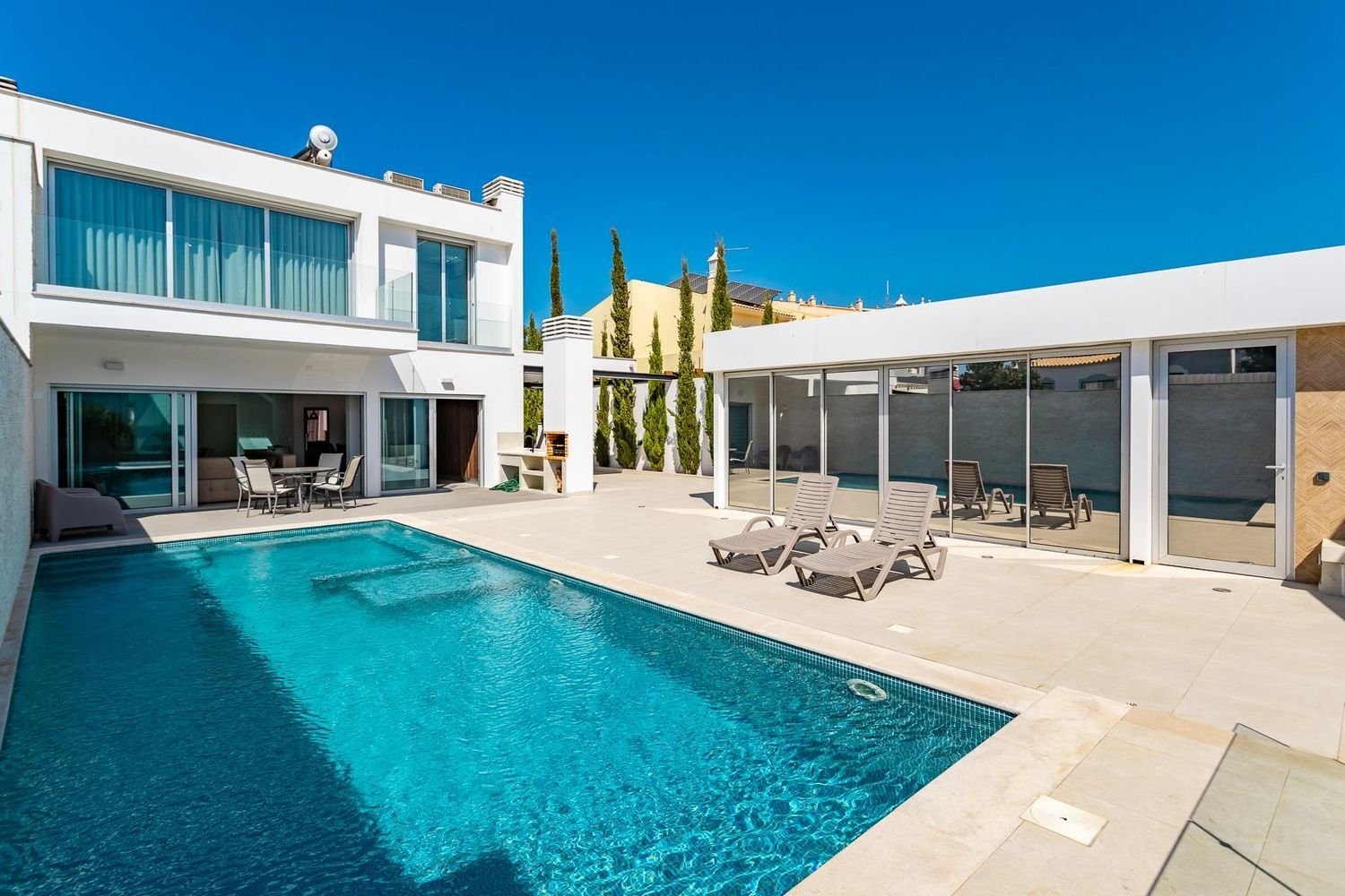 4 bedrooms House in Montenegro, Portugal No. 230669