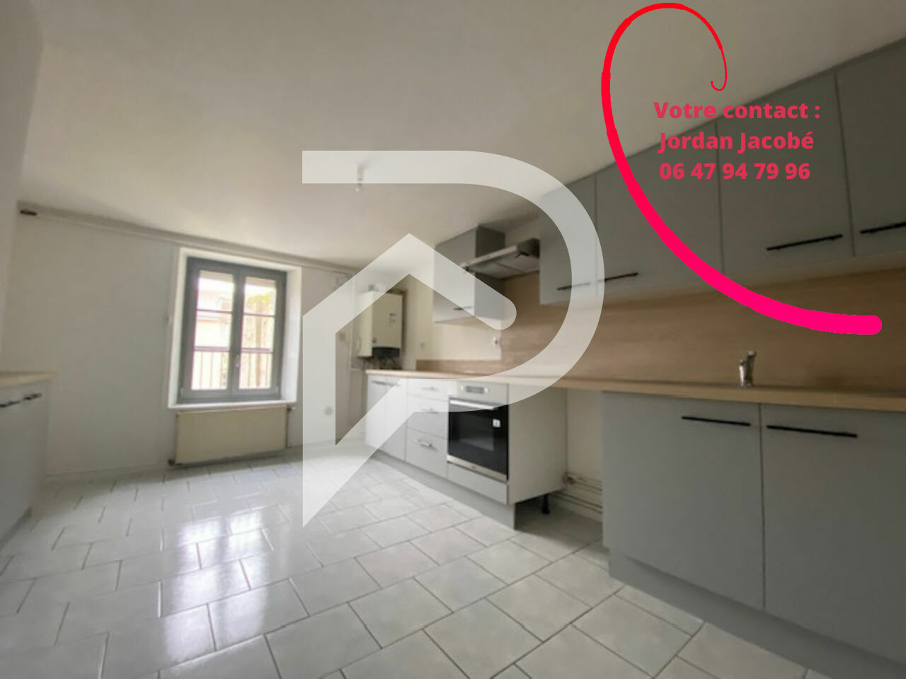  بناية في Luneville, France 322متر مربع رقم 257586