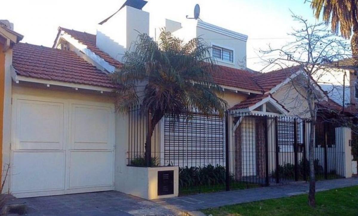 3 bedrooms House in Moron, Argentina No. 17430