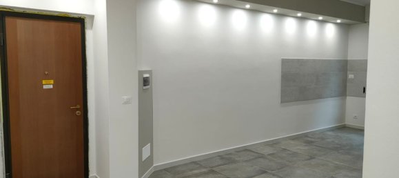 4 bedrooms Apartment in Piacenza, Italy No. 340837 2