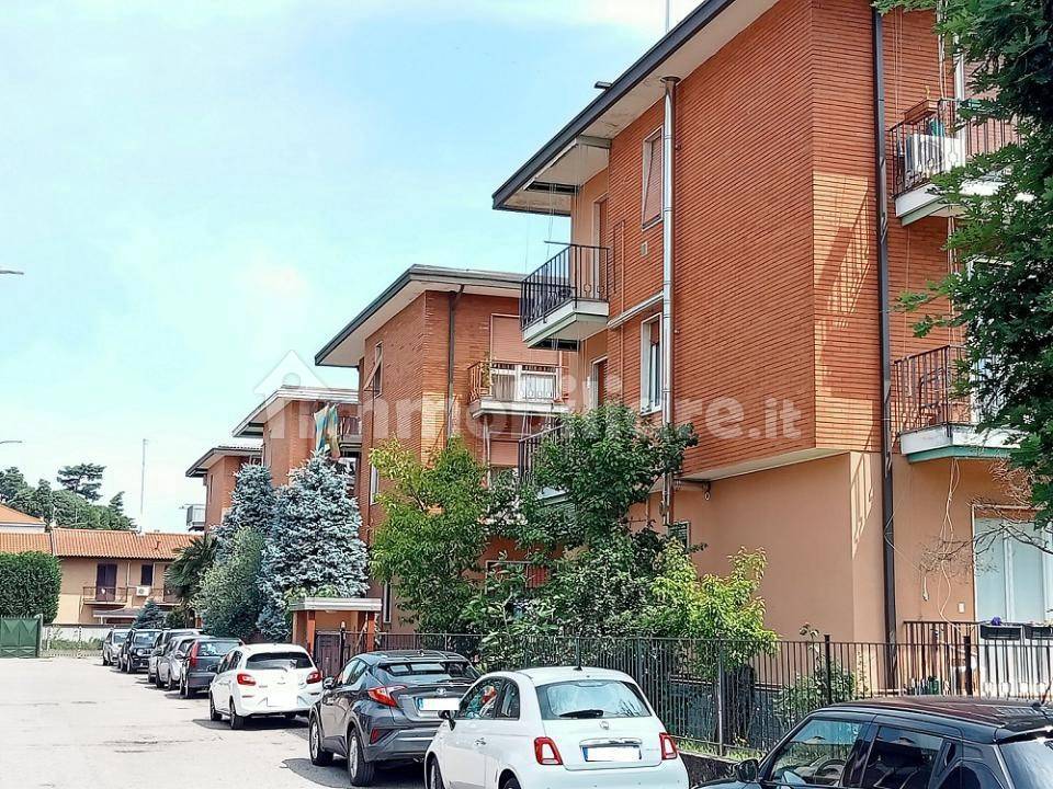2 bedrooms Apartment in Magenta, Italy No. 336545