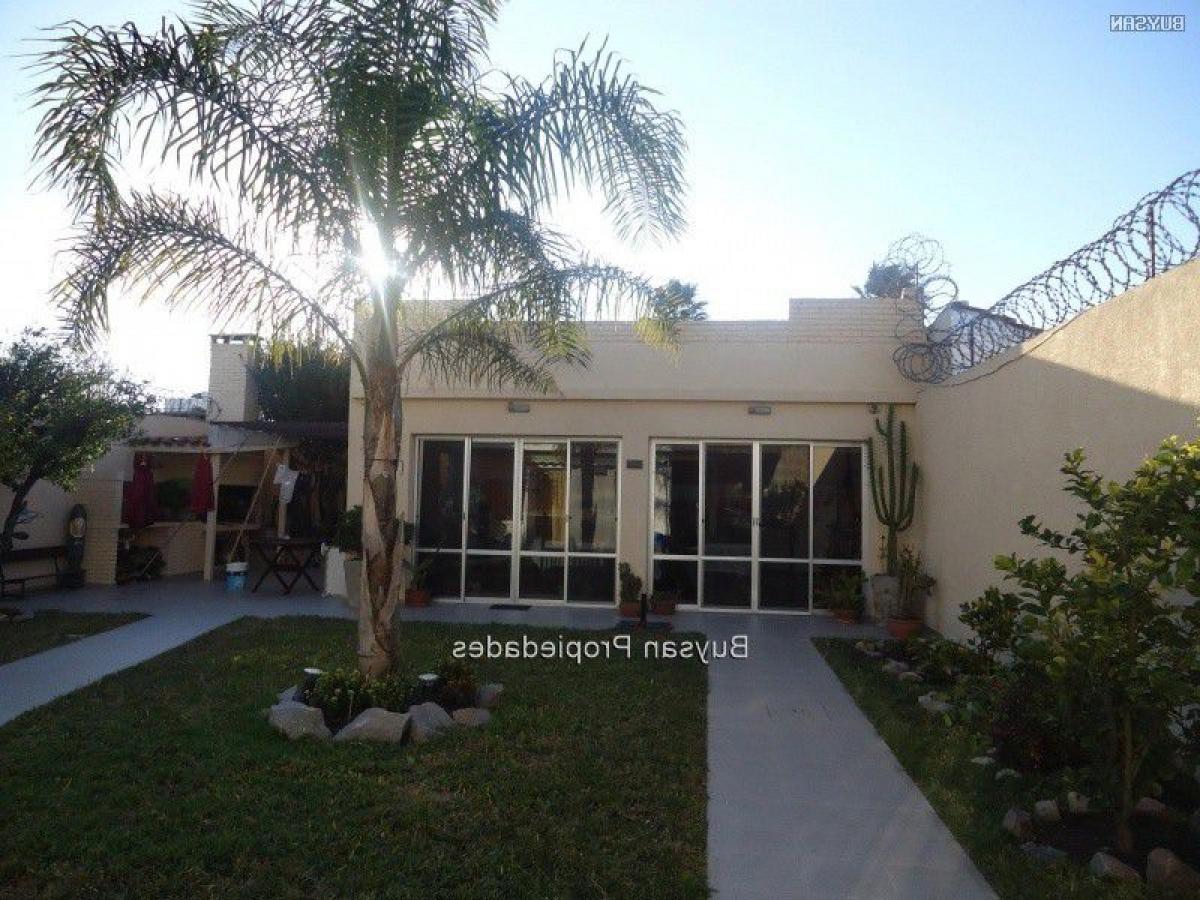 3 bedrooms House in Montevideo, Uruguay No. 11560