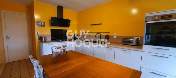 3 Schlafzimmer Haus in Saint-Etienne-le-Molard, France, Nr. 195497 5