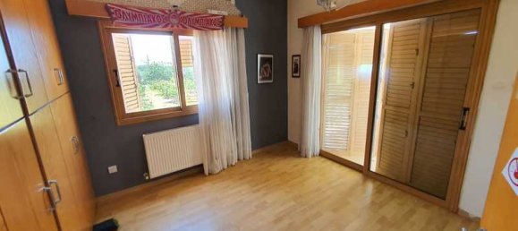 Propiedad comercial de 6 dormitorios en Chloraka, Cyprus No. 81318 3