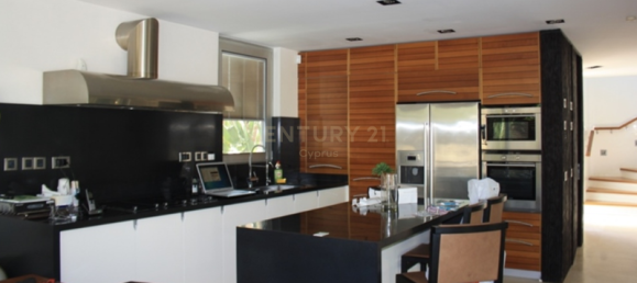 3 bedrooms Villa in Pyrgos, Cyprus No. 13726 3