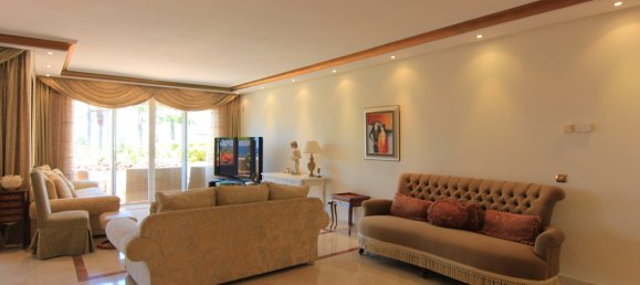 5 bedrooms Building in Marbella, Spain No. 3049 4
