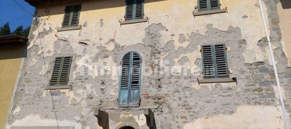 4 bedrooms Villa in Arezzo, Italy No. 207765 3