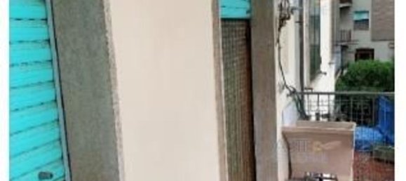 6 rooms Apartment in Prato, Italy No. 51766 2