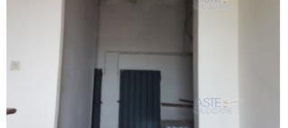 6 rooms Apartment in Prato, Italy No. 51766 11