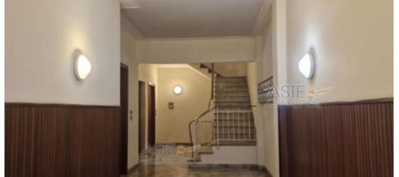 6 rooms Apartment in Prato, Italy No. 51766 13