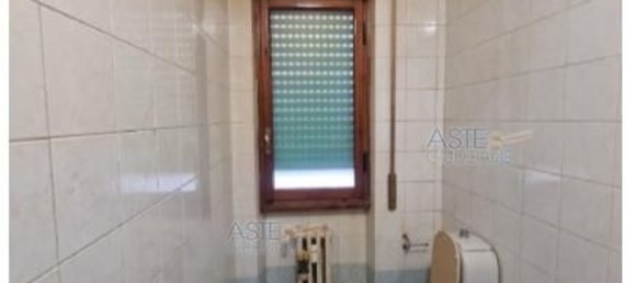 6 rooms Apartment in Prato, Italy No. 51766 25